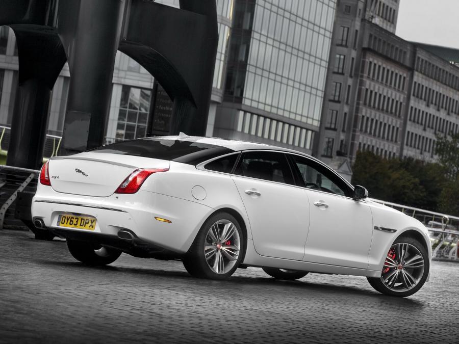  Jaguar XJL Supersport 2010 года  (UK) (фото 8 из 13)